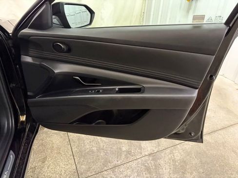 Used 2025 Hyundai Elantra Sport FWD image 20