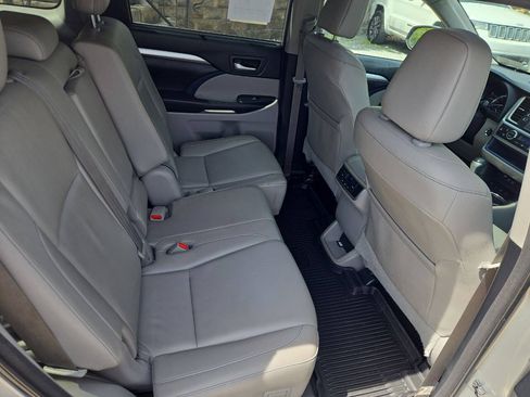 Used 2018 Toyota Highlander XLE AWD/4WD image 25