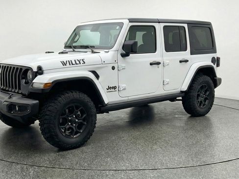 Used 2025 Jeep Wrangler Willys image 3