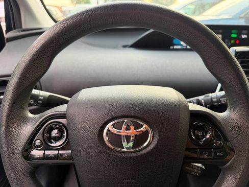 Used 2022 Toyota Prius LE FWD image 20