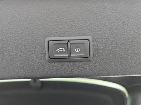 Used 2024 Audi Q8 e-tron Prestige image 13