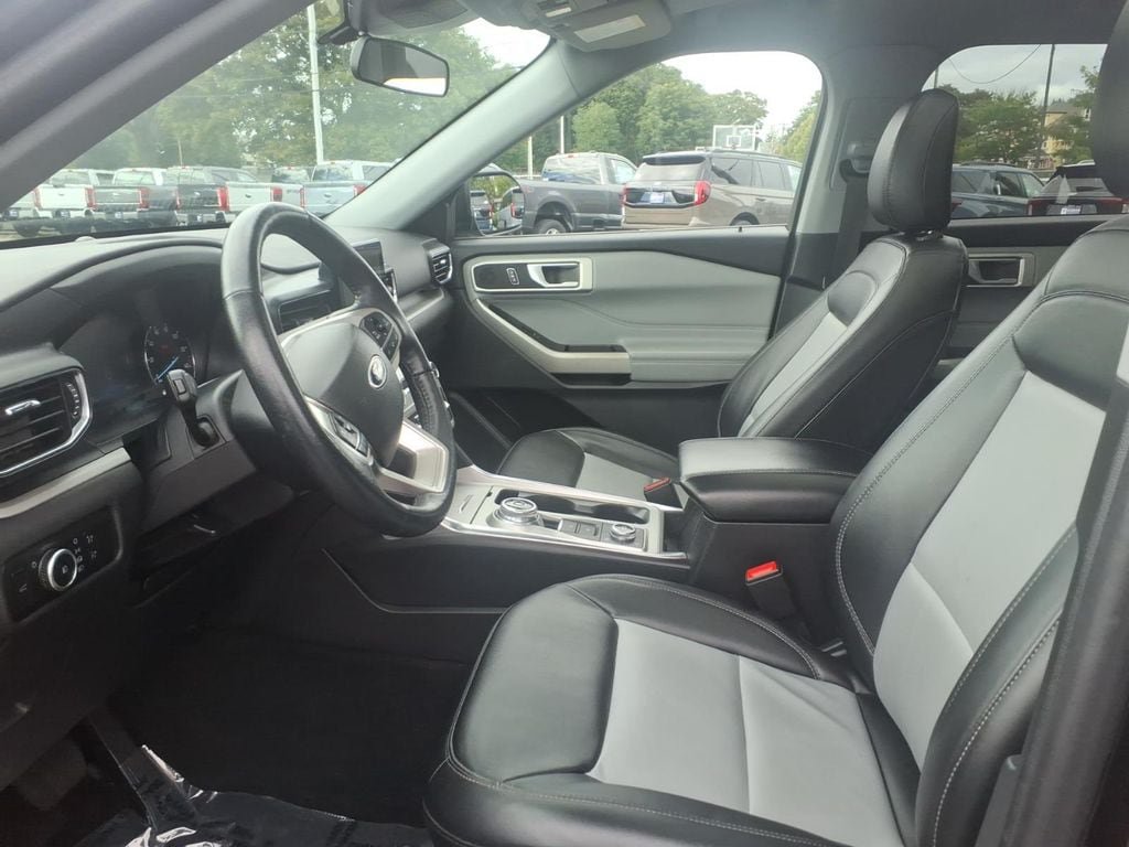 Used 2023 Ford Explorer XLT w/ Equipment Group 202A AWD/4WD image 19