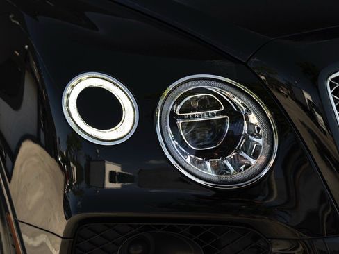 Used 2018 Bentley Bentayga image 54