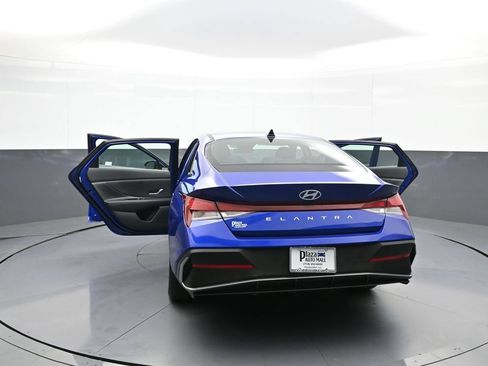 Certified 2025 Hyundai Elantra SE w/ Cargo Package FWD image 46