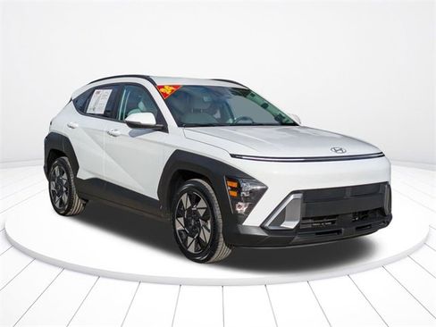 Used 2024 Hyundai Kona SEL image 2