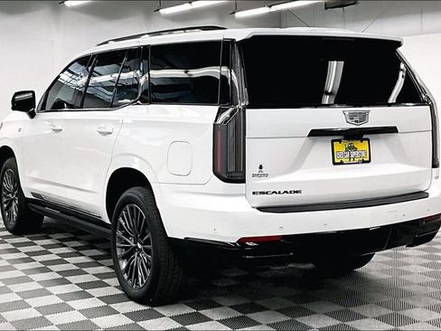 Used 2025 Cadillac Escalade Sport AWD/4WD image 2