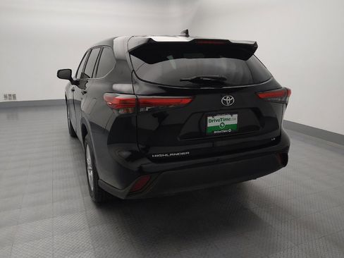 Used 2021 Toyota Highlander LE image 6