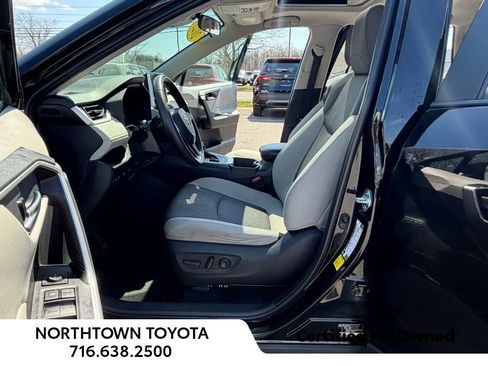 Used 2023 Toyota RAV4 XLE w/ Convenience Package image 12