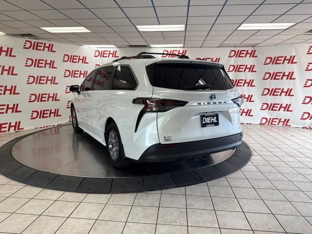 Used 2025 Toyota Sienna XLE w/ XLE Plus Package FWD image 20