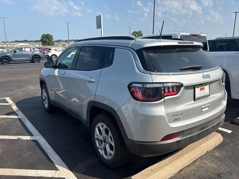 Used 2026 Jeep Compass Latitude AWD/4WD image 2