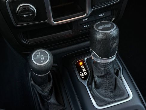 Used 2021 Jeep Wrangler Sport AWD/4WD image 14