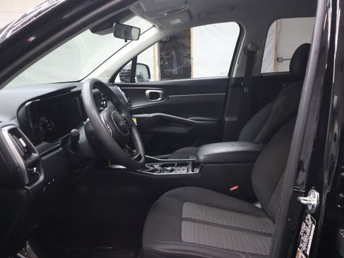 Used 2023 Kia Sorento LX FWD image 17