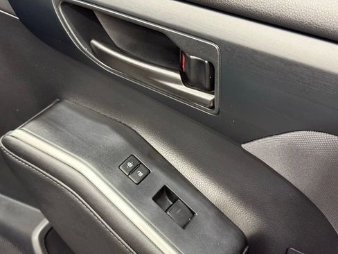 Used 2024 Toyota Highlander LE image 19