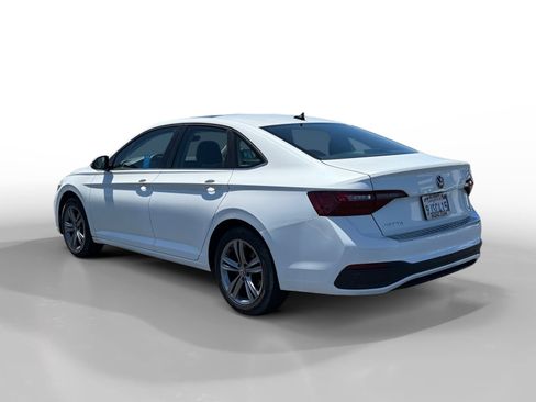 Certified 2023 Volkswagen Jetta SE FWD image 3