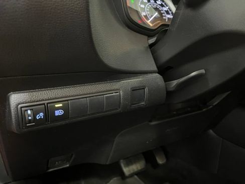 Used 2020 Toyota Corolla LE FWD image 13