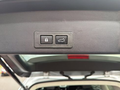 Certified 2023 Subaru Ascent Limited w/ Technology Package image 21