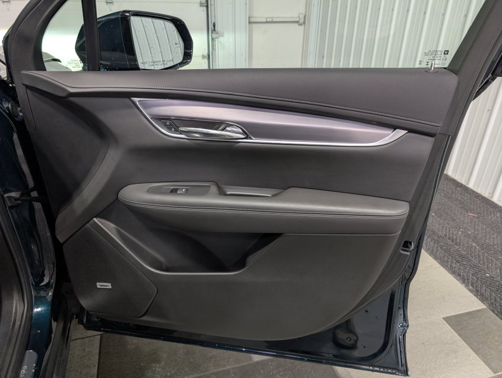Used 2024 Cadillac XT6 Luxury w/ LPO, Floor Liner Package AWD/4WD image 29