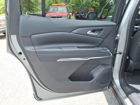 Certified 2025 Chevrolet Traverse LT w/ Driver Confidence Package FWD image 17