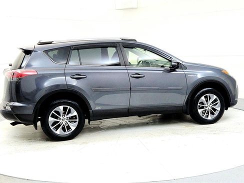 Used 2018 Toyota RAV4 XLE w/ Carpet Mat Package image 6