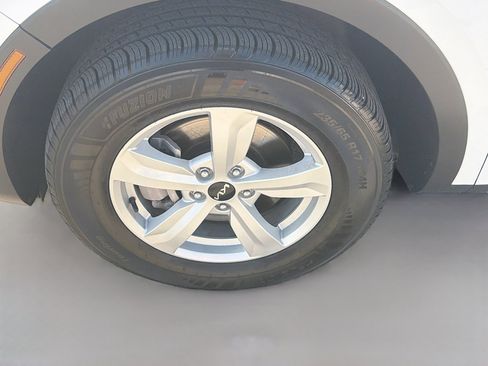 Used 2023 Kia Sorento LX image 36