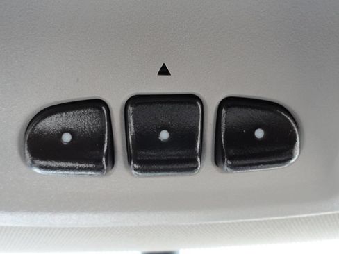 Used 2011 Chevrolet Traverse LT w/ Personal Connectivity Package FWD image 31