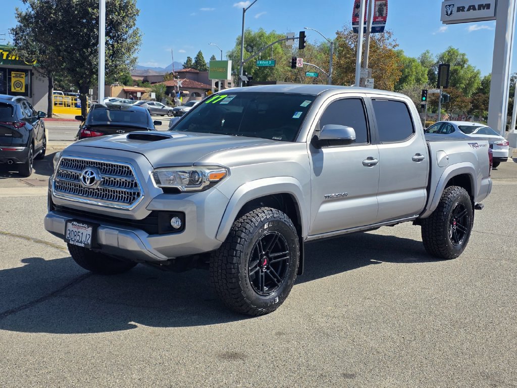 Used 2017 Toyota Tacoma TRD Sport w/ Tow Package RWD image 10