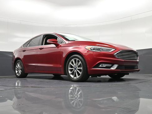 Used 2017 Ford Fusion SE w/ Fusion SE Technology Package FWD image 34