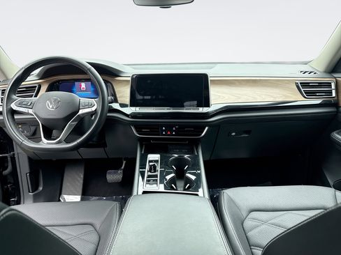 Used 2024 Volkswagen Atlas SE image 14