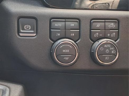 Used 2025 Chevrolet Silverado 2500 LTZ w/ LTZ Convenience Package AWD/4WD image 18