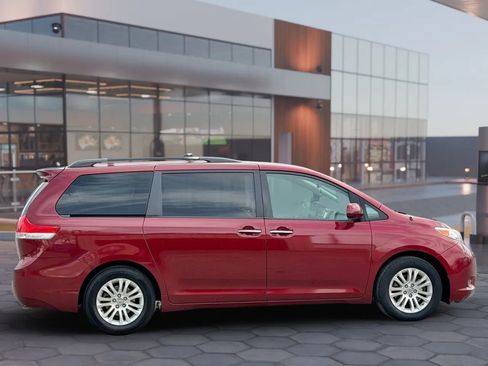 Used 2014 Toyota Sienna XLE FWD image 12
