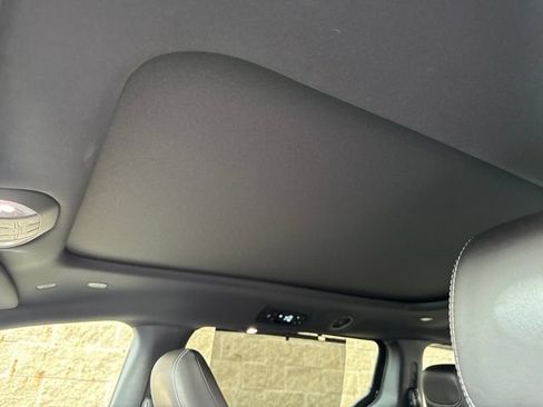 Used 2026 Chrysler Pacifica Limited FWD image 18