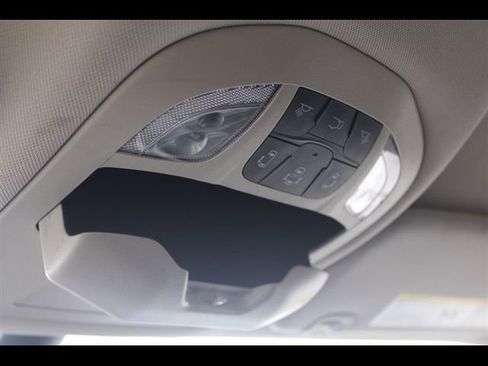Used 2022 Chrysler Pacifica Touring-L FWD image 43