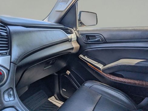Used 2019 Chevrolet Tahoe Premier AWD/4WD image 32