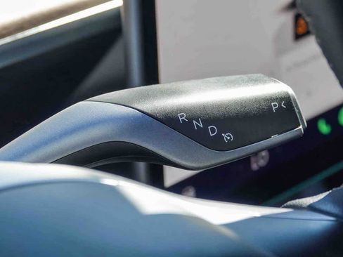 Used 2023 Tesla Model Y Long Range image 17