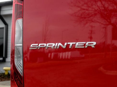 Used 2025 Mercedes-Benz Sprinter 2500 image 10