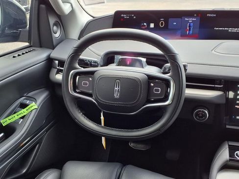 New 2026 Lincoln Navigator L Premier AWD/4WD image 11