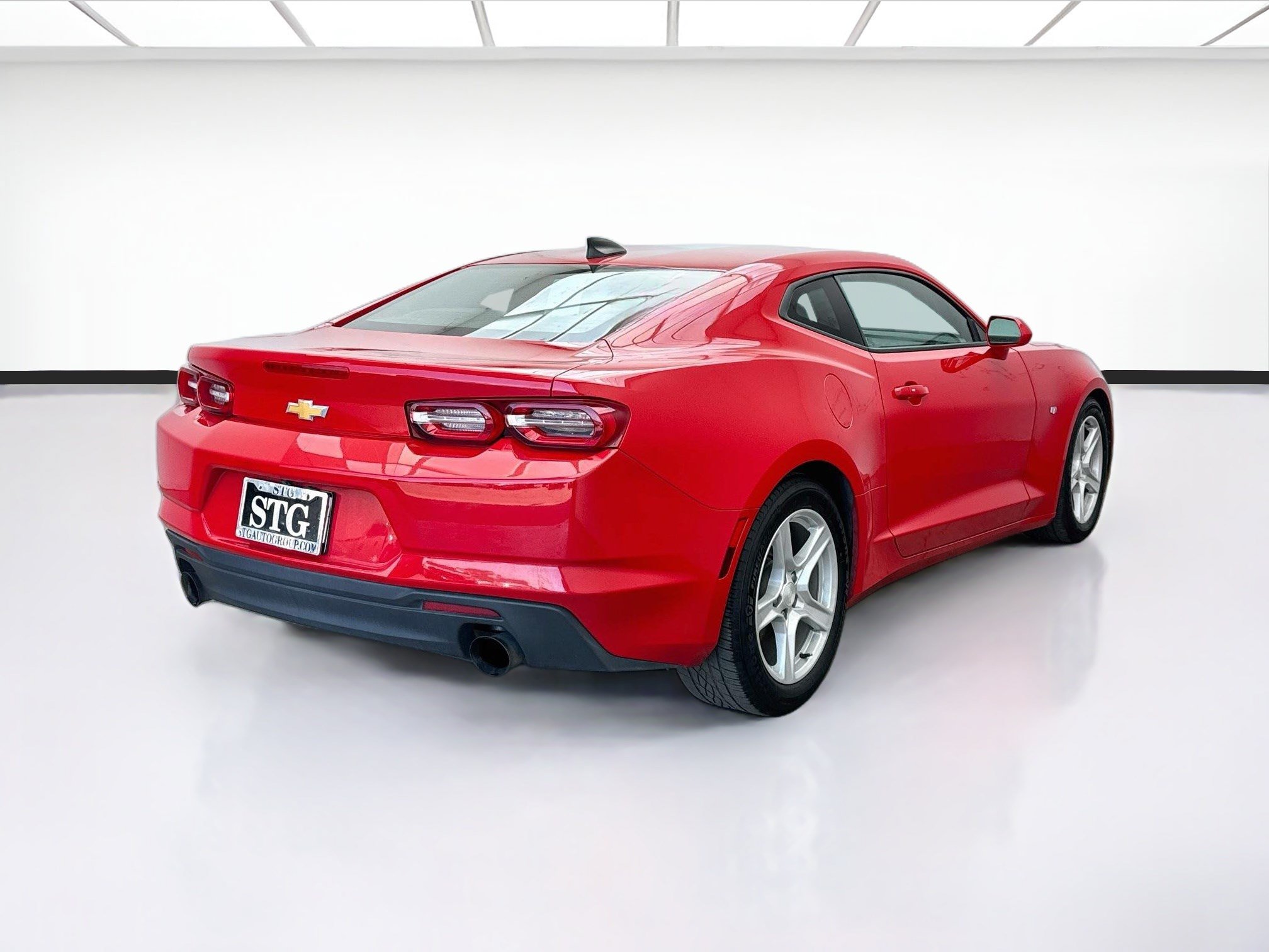 Used 2023 Chevrolet Camaro LT RWD image 4