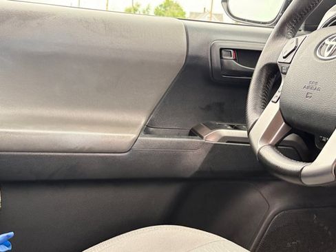 Used 2019 Toyota Tacoma SR5 AWD/4WD image 21