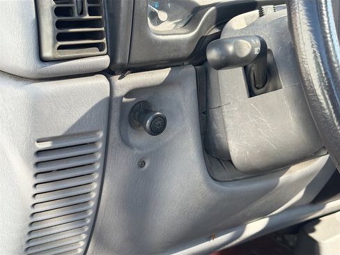 Used 1997 Jeep Wrangler SE image 10