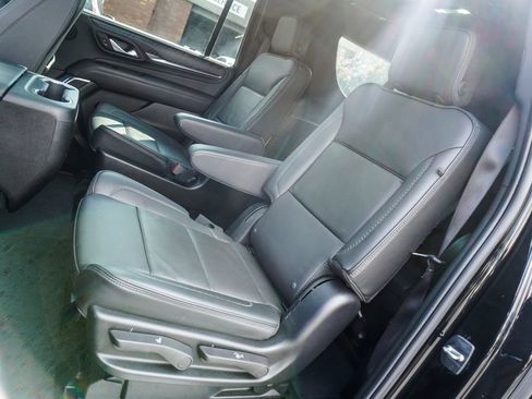 Used 2024 GMC Yukon XL Denali RWD image 9