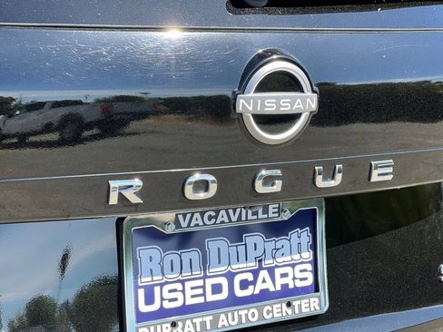 Used 2023 Nissan Rogue SV image 28