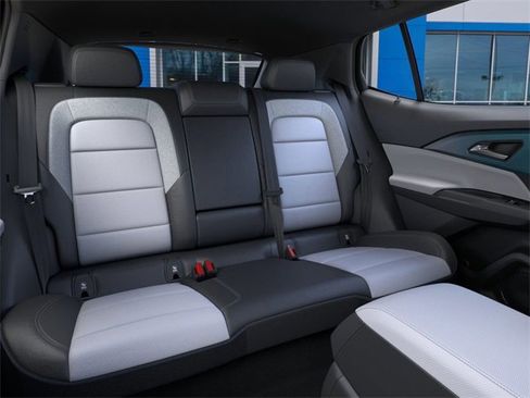 New 2026 Chevrolet Equinox EV LT image 17