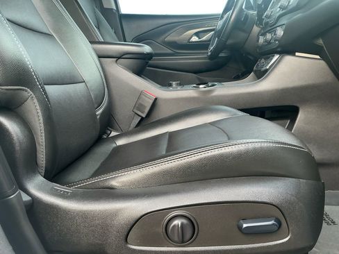 Used 2024 GMC Terrain SLT image 17