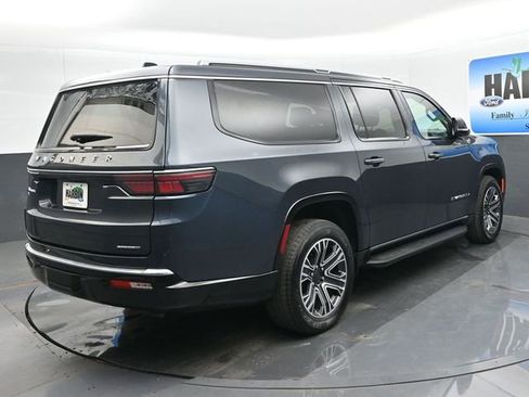 Used 2024 Jeep Wagoneer L Series II w/ Flexible Seating Group AWD/4WD image 5
