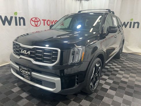 Used 2025 Kia Telluride S image 3