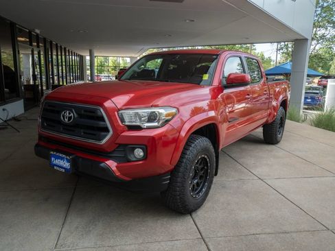 Used 2016 Toyota Tacoma SR5 w/ SR5 Appearance Package (SN) AWD/4WD image 3