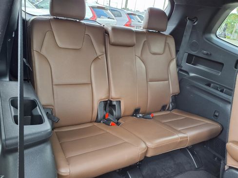 Used 2021 Kia Telluride SX w/ SX Prestige Package image 16