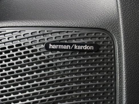 Used 2025 Chrysler Pacifica Pinnacle image 18