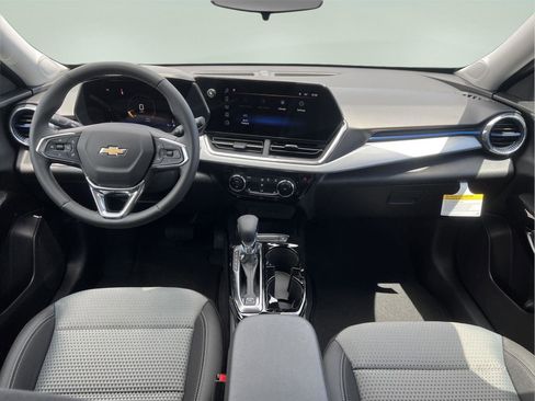 New 2026 Chevrolet Trax LT w/ LT Convenience Package FWD image 32