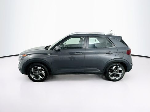 Used 2025 Hyundai Venue SEL FWD image 4